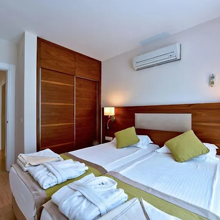 Garden Aparthotel 4*