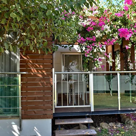 Garden מלון דירות 4*