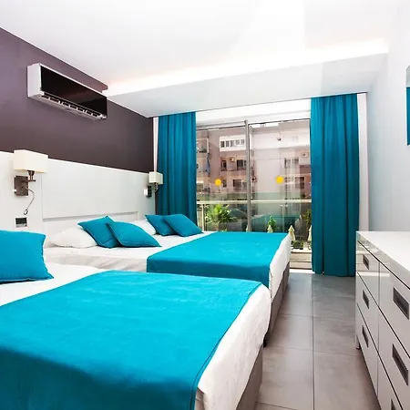 绿色花园套房酒店 4* 阿拉尼亚