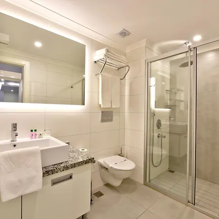 绿色花园套房酒店 4* 阿拉尼亚