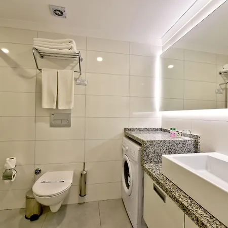 绿色花园套房酒店 4* 阿拉尼亚