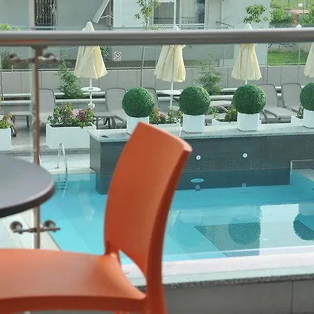 绿色花园套房酒店 阿拉尼亚