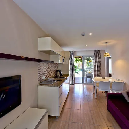 绿色花园套房酒店 阿拉尼亚